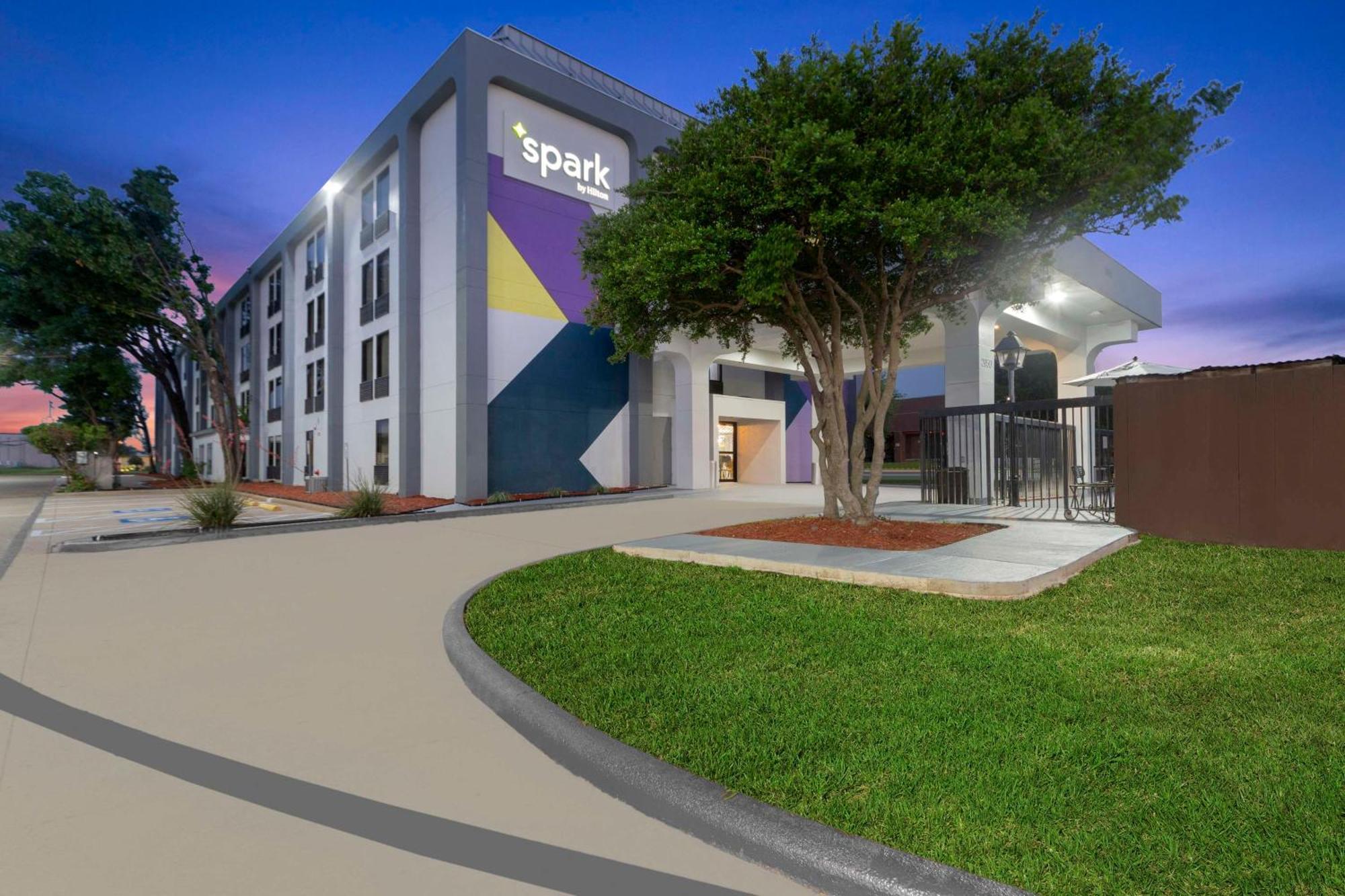Spark By Hilton Grand Prairie Exterior photo